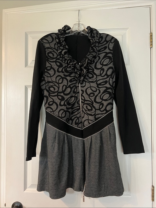 Dzhavael Couture Dresses & Skirts - 🌷6/$20🌷 Black & Gray Ruffle-Trim Long Sleeve Dress